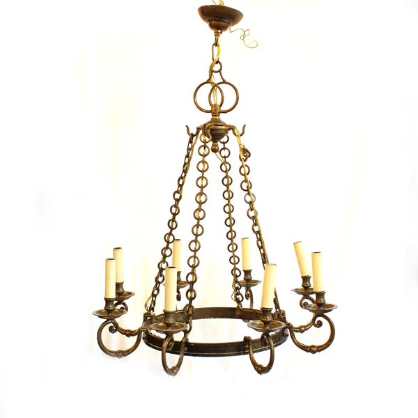Lampadario a otto luci in bronzo