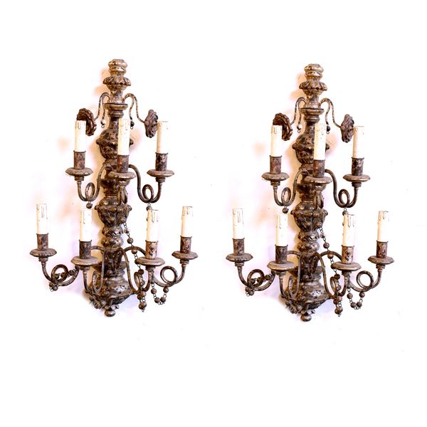 Coppia di appliques a sette luci in legno argentato