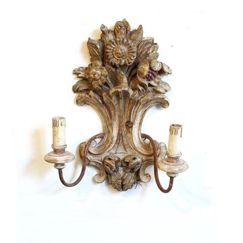 Applique a due luci in legno laccato  (Italia, XX sec.)  - Asta Illuminazione e decorazione per interni - San Luca Casa d'Aste