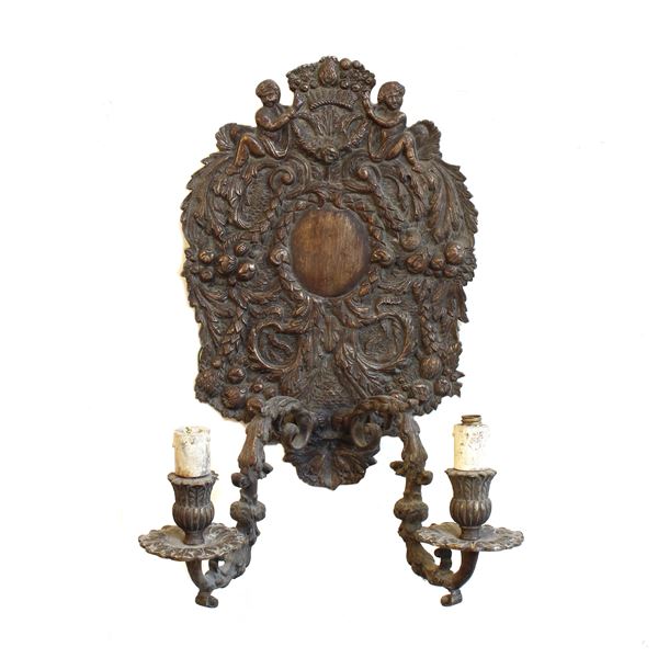 Coppia di appliques a due luci in bronzo brunito