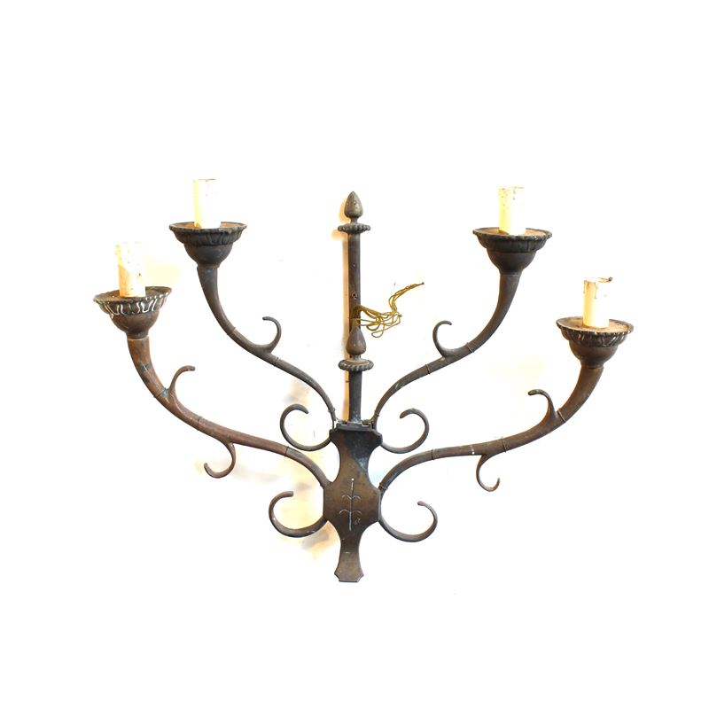 Applique a quattro luci in ferro battuto  (Italia, XX sec.)  - Asta Illuminazione e decorazione per interni - San Luca Casa d'Aste