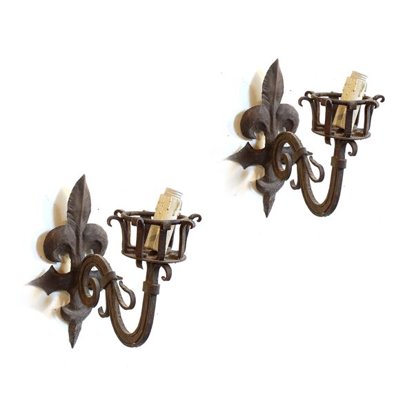 Coppia di applique in ferro battuto