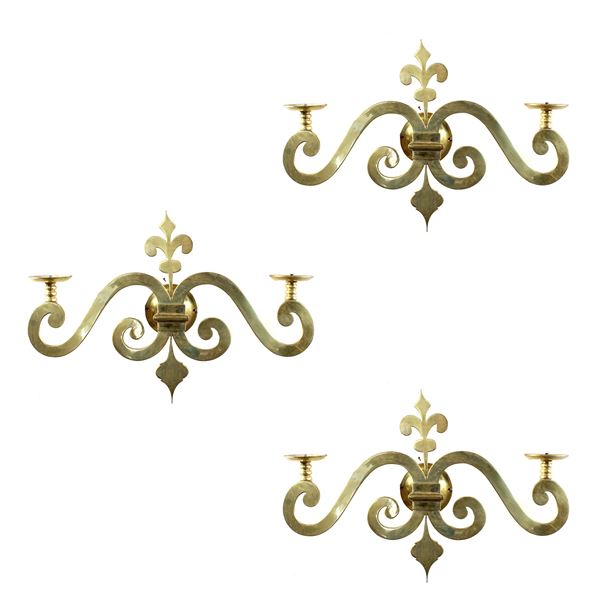 Tre appliques a due luci in ottone
