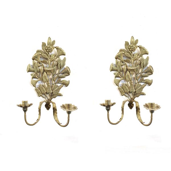 Coppia di appliques a due luci in ottone