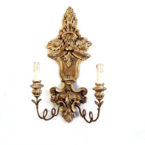 Applique a due luci in legno parzialmente dorato