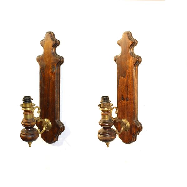 Coppia di appliques in legno e ottone