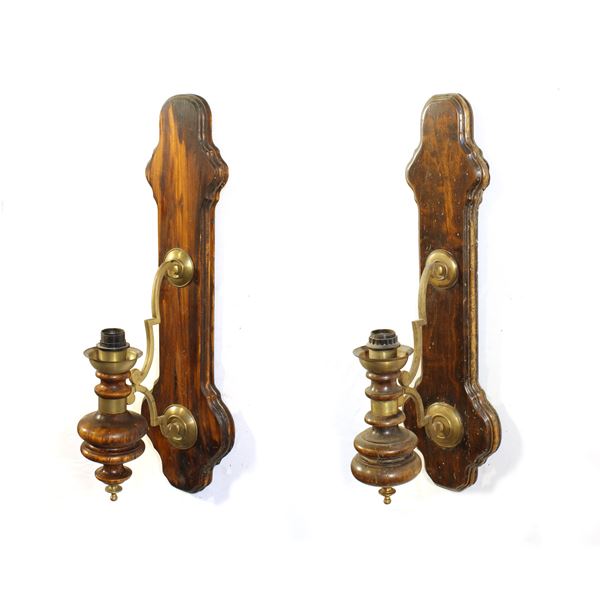 Coppia di appliques in legno e ottone
