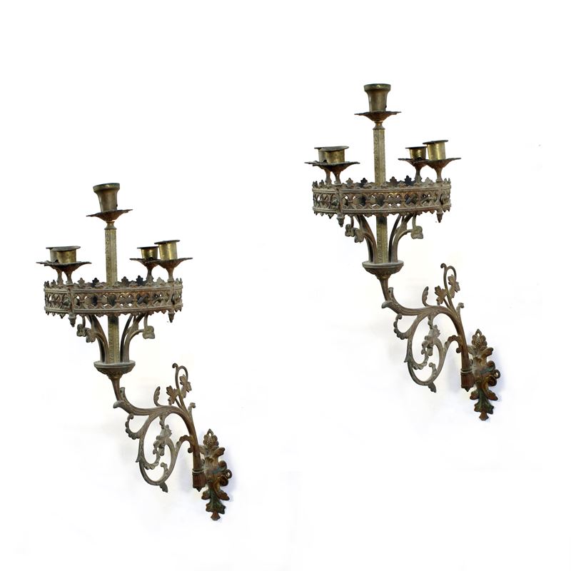 Coppia di appliques a cinque luci in ottone  (Italia, XX sec.)  - Asta Illuminazione e decorazione per interni - San Luca Casa d'Aste