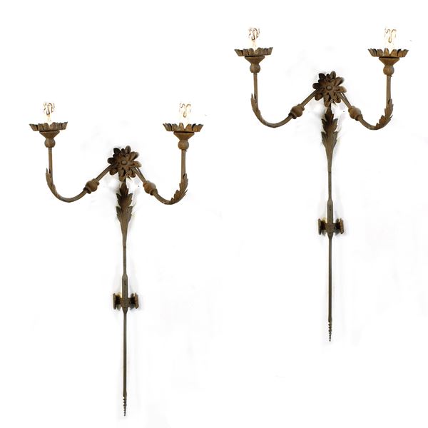Coppia di appliques a due luci in ferro