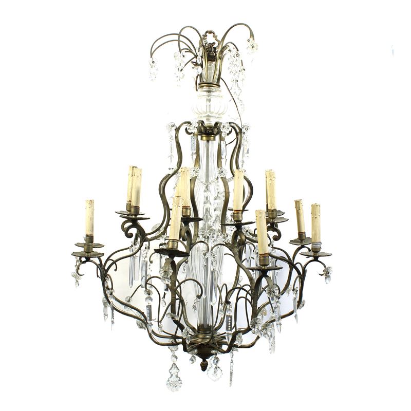Lampadario a sedici luci in bronzo e vetro  (Italia, XX sec.)  - Asta Gli Arredi di Villa "Le Marchesane" - San Luca Casa d'Aste