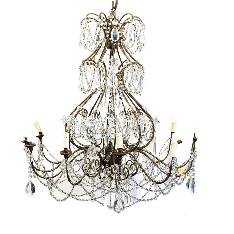 Lampadario a dodici luci in ferro  (Italia, XX sec.)  - Asta Gli Arredi di Villa "Le Marchesane" - San Luca Casa d'Aste