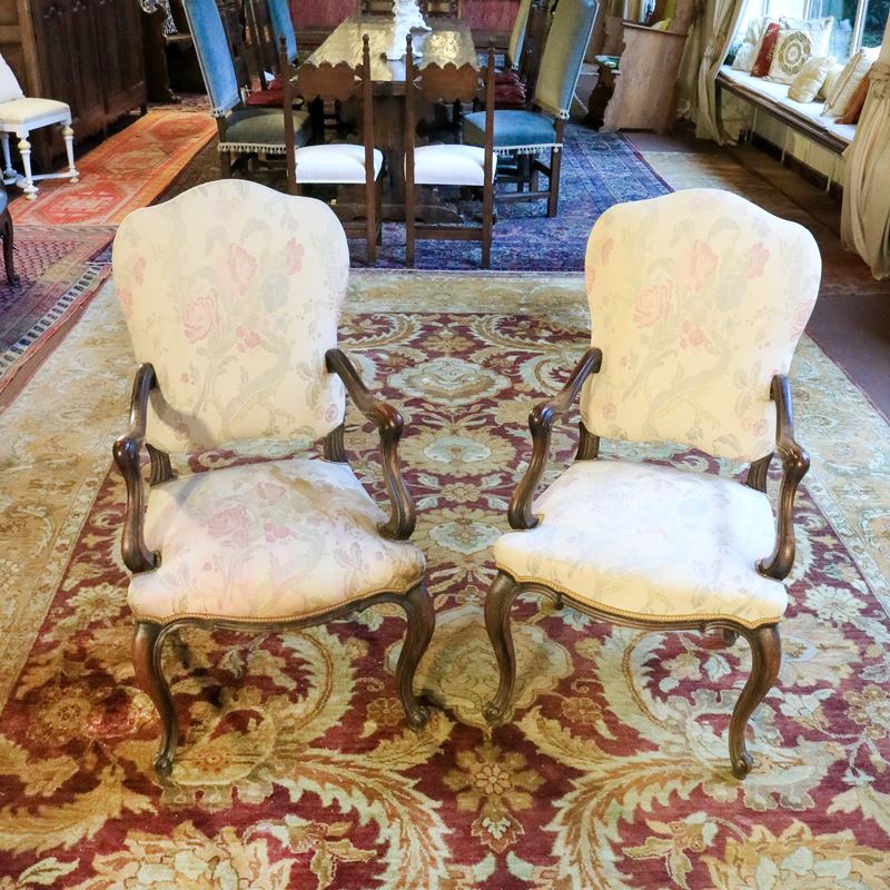 Coppia di poltrone in noce  (Italia, XIX sec.)  - Asta Gli Arredi di Villa "Le Marchesane" - San Luca Casa d'Aste