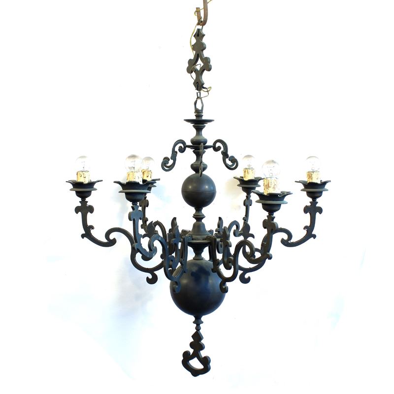 Lampadario a sei luci in ferro battuto  (Italia, XX sec.)  - Asta Illuminazione e decorazione per interni - San Luca Casa d'Aste