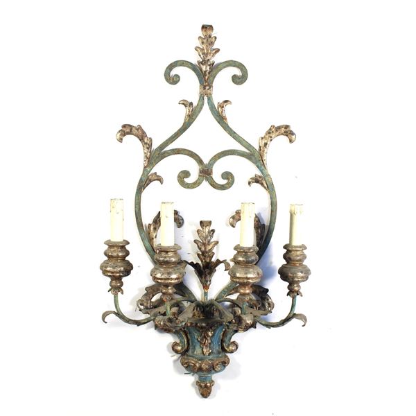 Applique a quattro luci in legno e ferro battuto