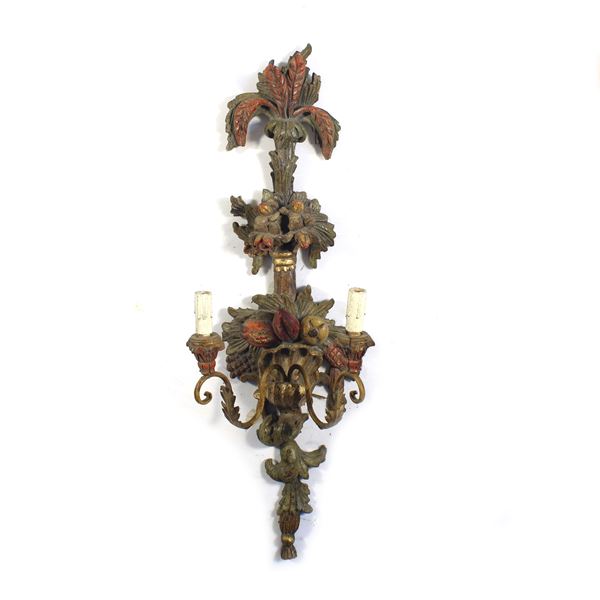 Applique a due luci in legno laccato