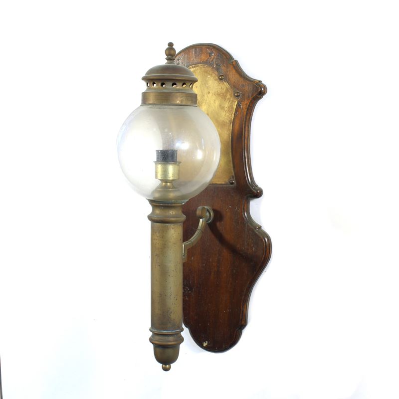 Lanterna in legno, metallo e vetro  (Italia, XX sec.)  - Asta Illuminazione e decorazione per interni - San Luca Casa d'Aste