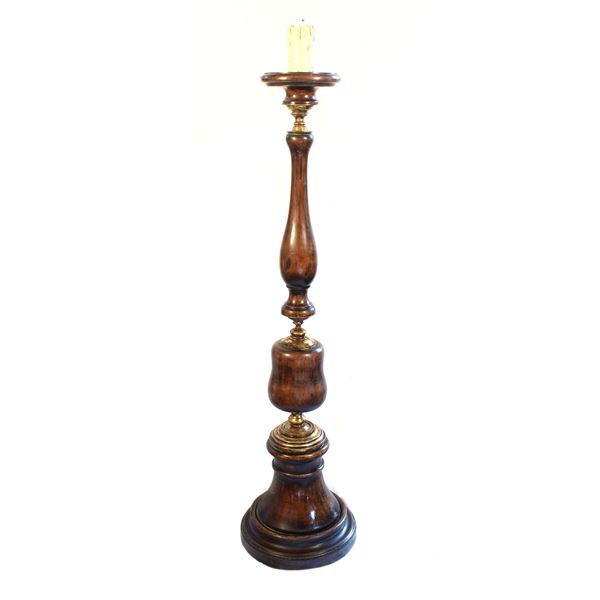 Lampada da terra in legno tinto noce