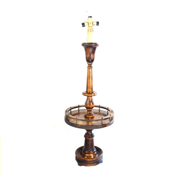 Lampada da terra in legno tinto noce