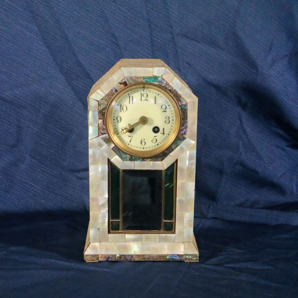 ♦ Orologio rivestito in madreperla