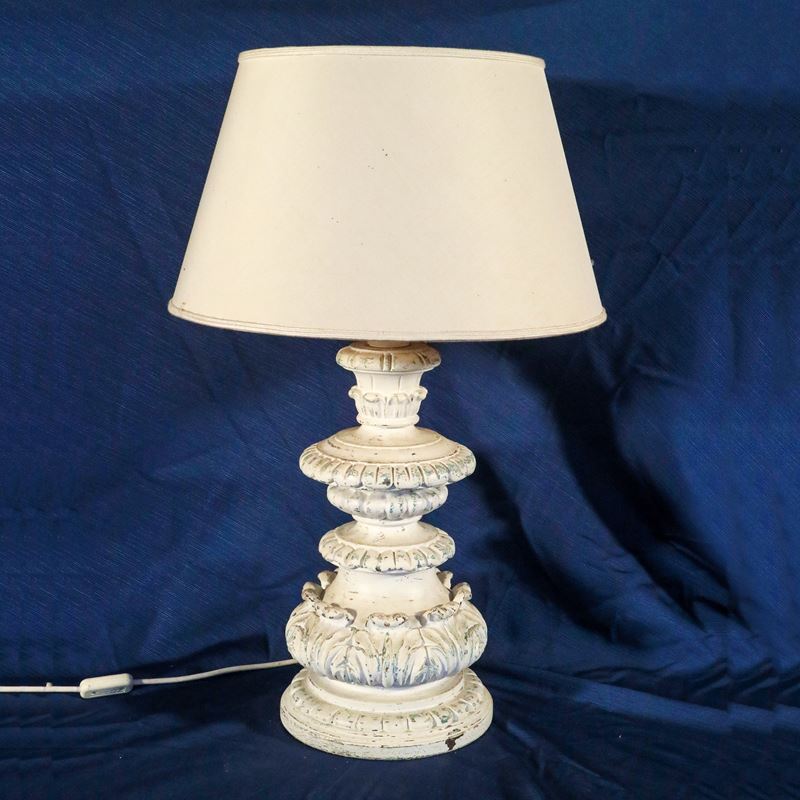 ♦ Lampada da tavolo in legno laccato  (Italia, XX sec.)  - Asta Gli Arredi di Villa "Le Marchesane" - San Luca Casa d'Aste
