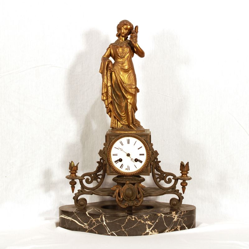 Pendola da tavolo in bronzo e marmo  (Italia, primi anni del '900)  - Asta Gli Arredi di Villa "Le Marchesane" - San Luca Casa d'Aste