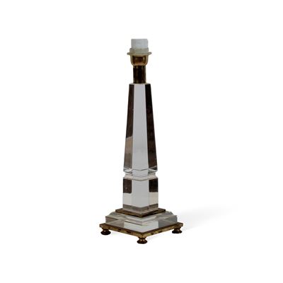Lampada da tavolo ad obelisco, plexiglas e ottone, Manifattura italiana