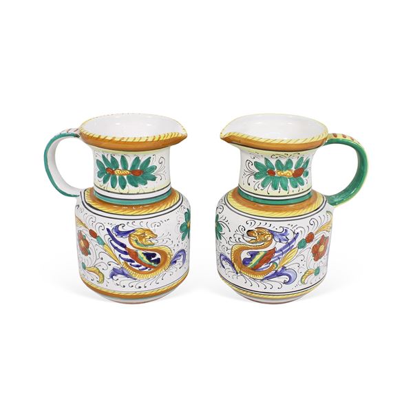 Coppia di brocche in ceramica