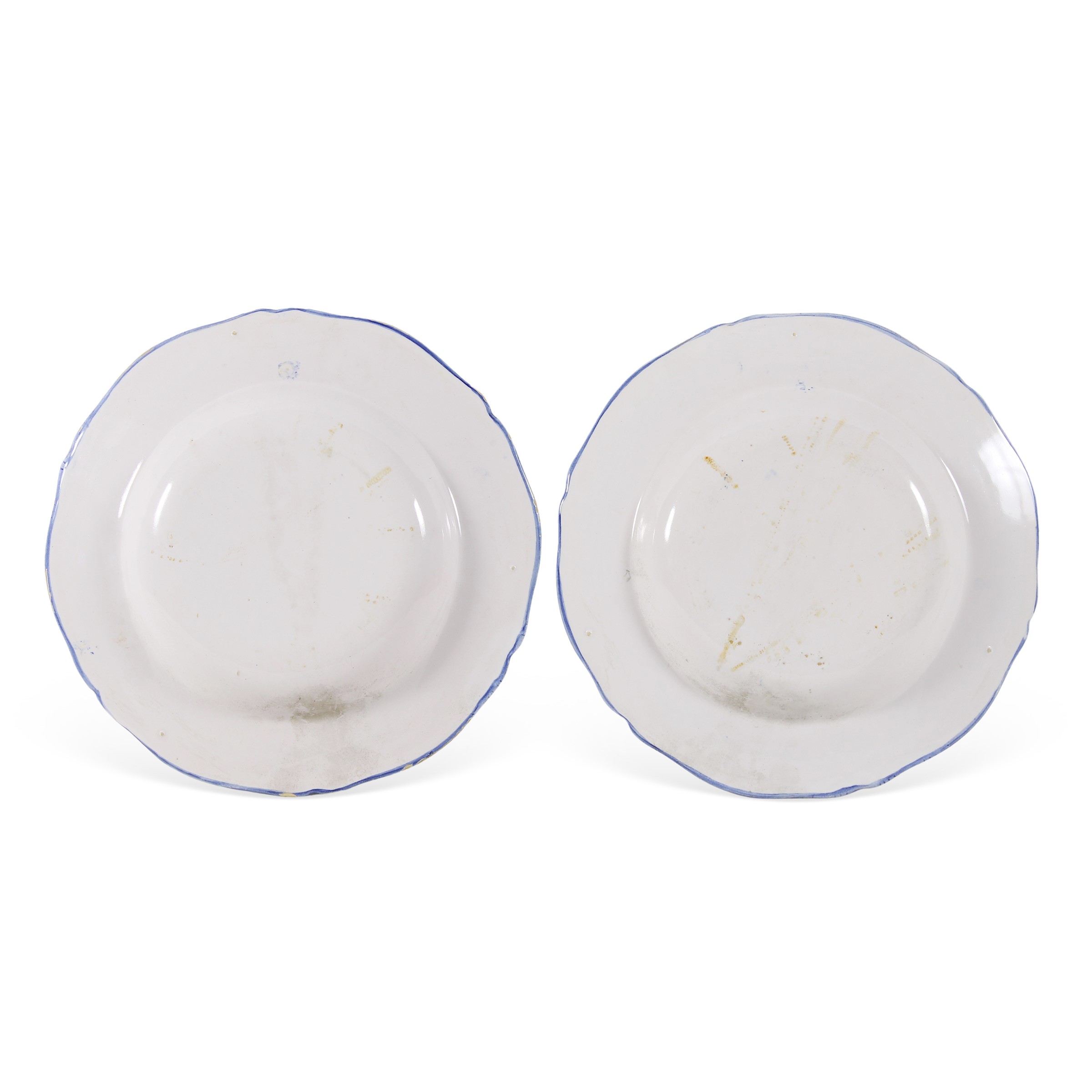 Coppia di piatti in ceramica smaltata