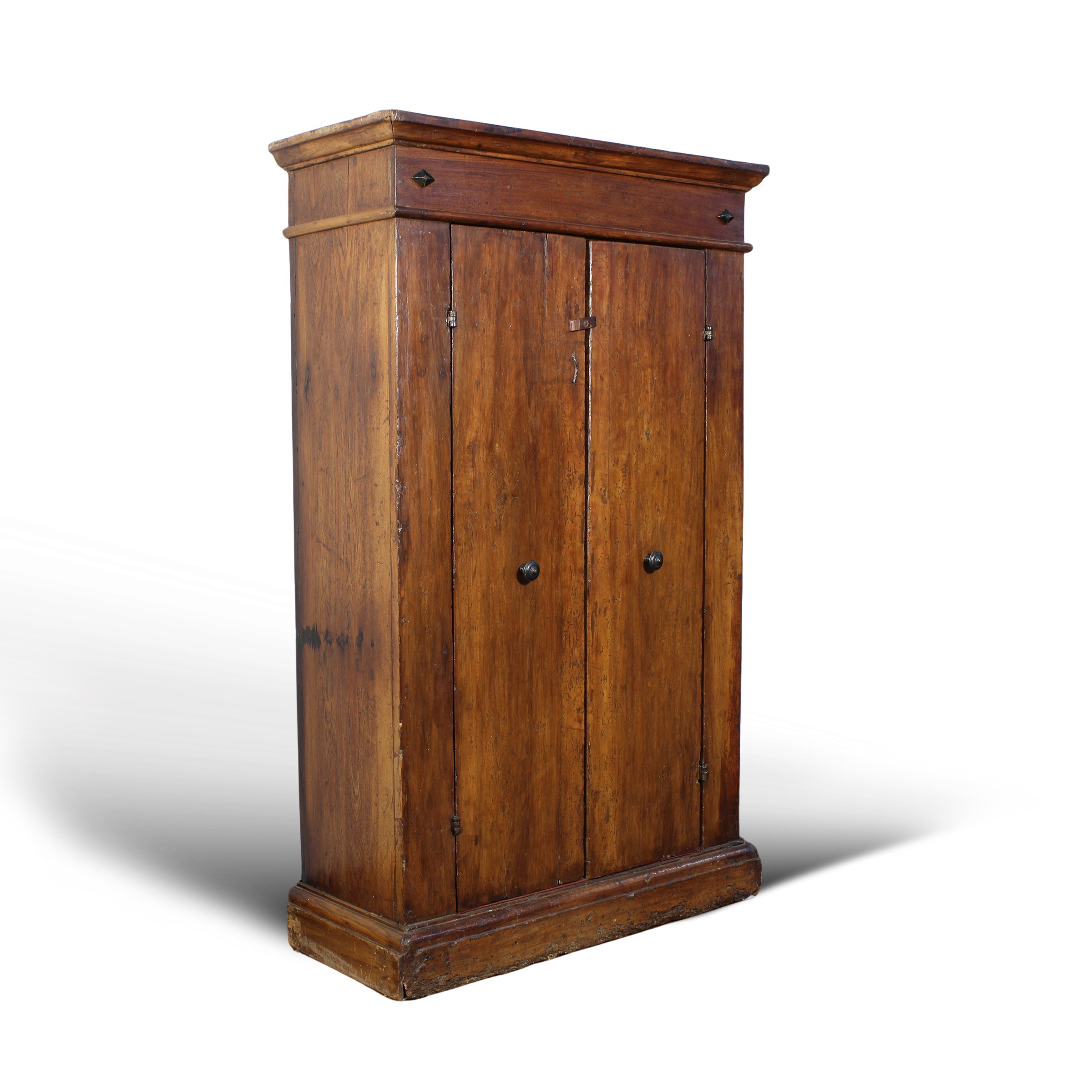 Armadietto in pioppo tinto noce