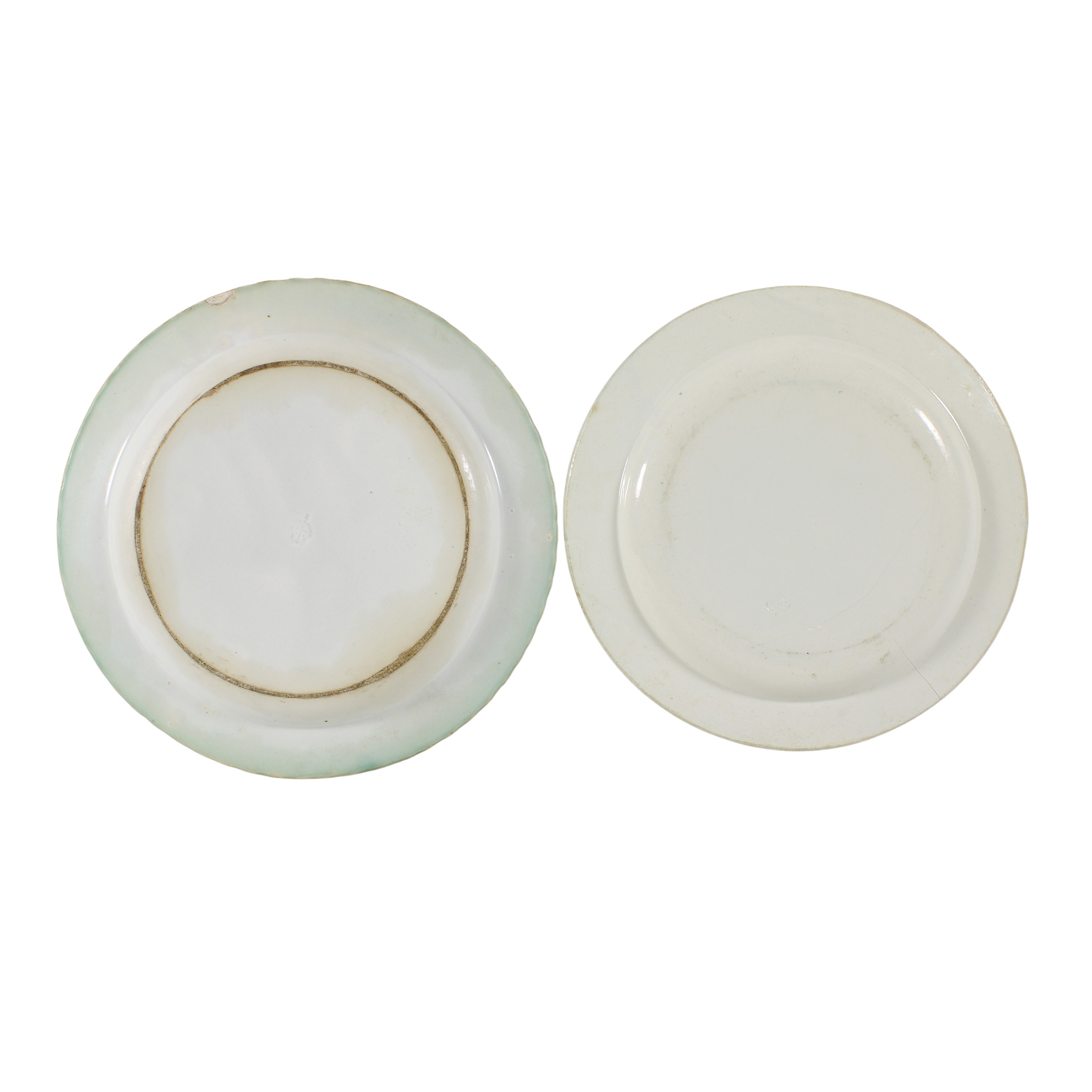 Due piatti in ceramica smaltata