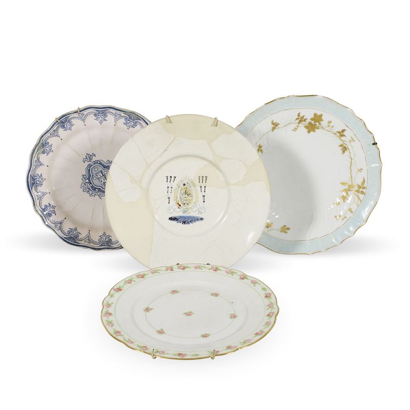 Gruppo di piatti in ceramica e porcellana (4)  (Italia, XIX-XX Sec.)  - Asta ASTA A TEMPO Ceramiche e porcellane - San Luca Casa d'Aste