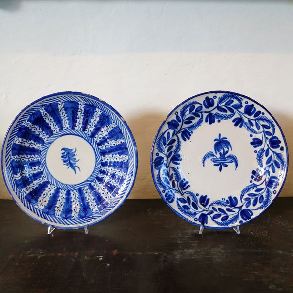 Due piatti in maiolica
