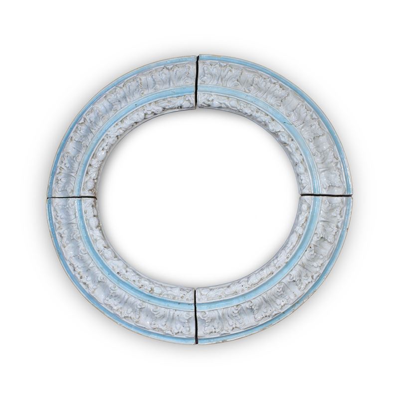 Cornice in ceramica smaltata  (Italia, XIX-XX Sec)  - Asta ASTA A TEMPO Ceramiche e porcellane - San Luca Casa d'Aste