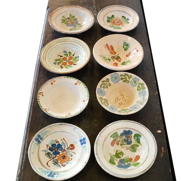 Otto piatti in maiolica