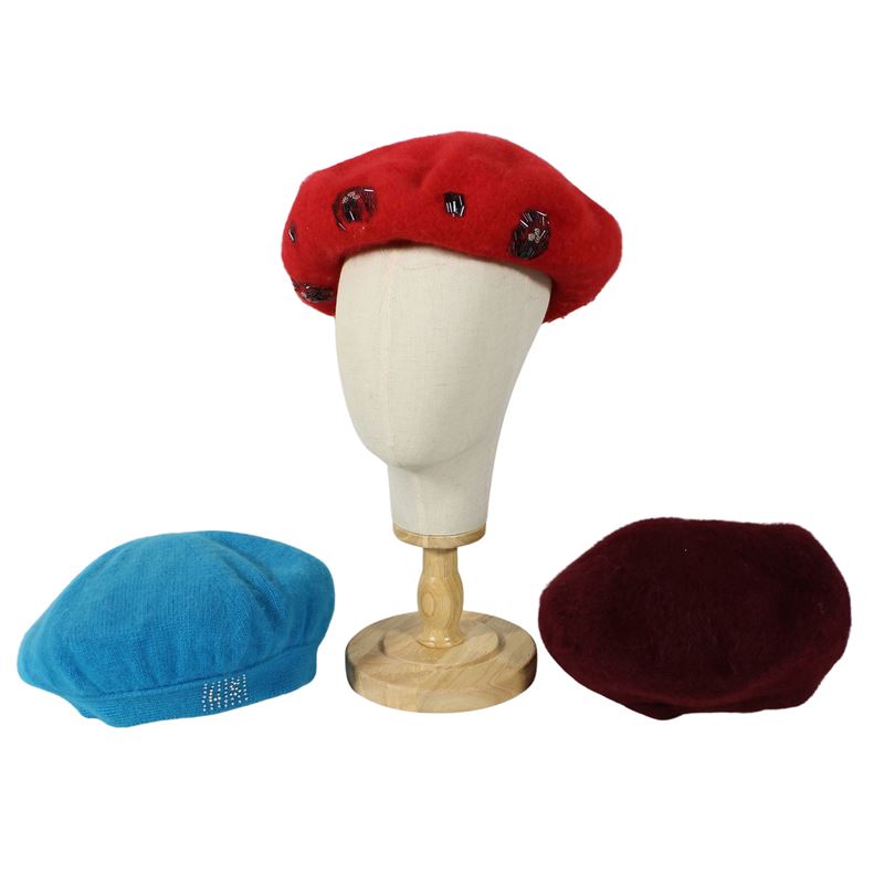 Tre cappelli  (Italia, XX Sec.)  - Asta ASTA A TEMPO Fashion Vintage - San Luca Casa d'Aste