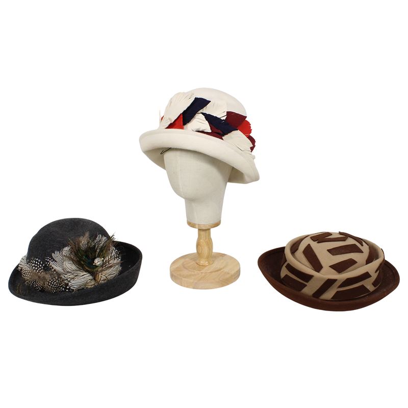 Tre cappelli  (Italia, XX Sec.)  - Asta ASTA A TEMPO Fashion Vintage - San Luca Casa d'Aste
