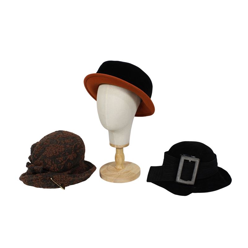 Tre cappelli  (Italia, XX Sec.)  - Asta ASTA A TEMPO Fashion Vintage - San Luca Casa d'Aste