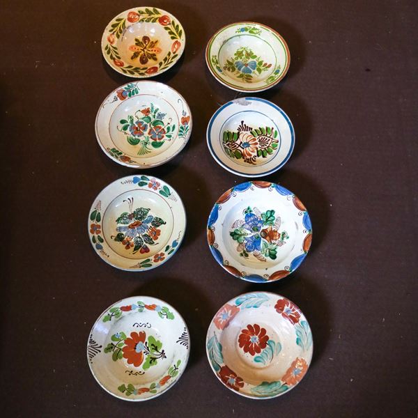 Otto piatti in maiolica