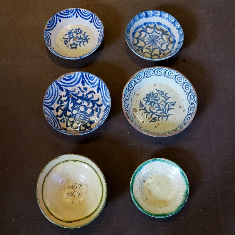 Sei piatti in maiolica  (Italia, XX sec.)  - Asta Gli Arredi di Villa "Le Marchesane" - San Luca Casa d'Aste