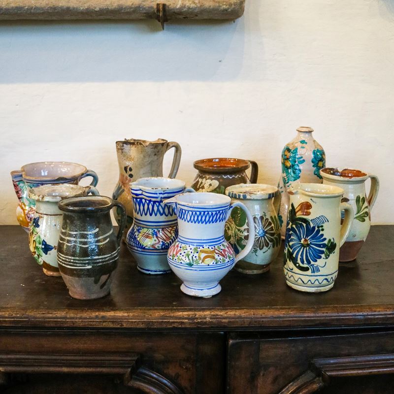Undici boccali in ceramica  (Italia, XX sec.)  - Asta Gli Arredi di Villa "Le Marchesane" - San Luca Casa d'Aste