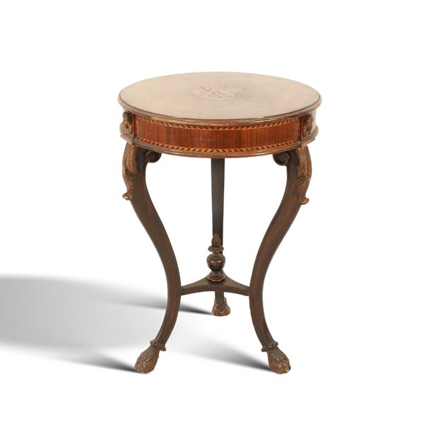 Gueridon in legno