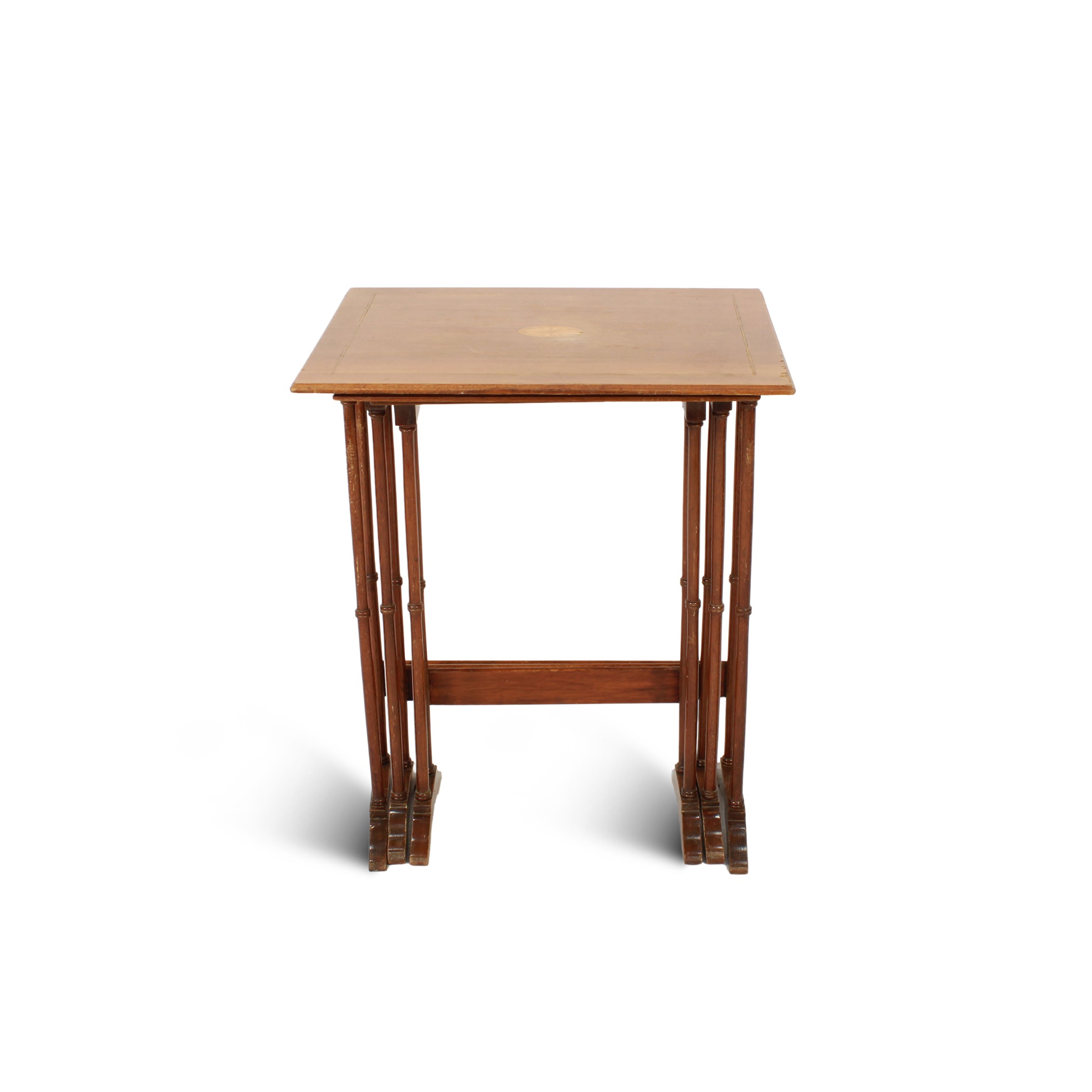 Tre tavolini a nido in mogano