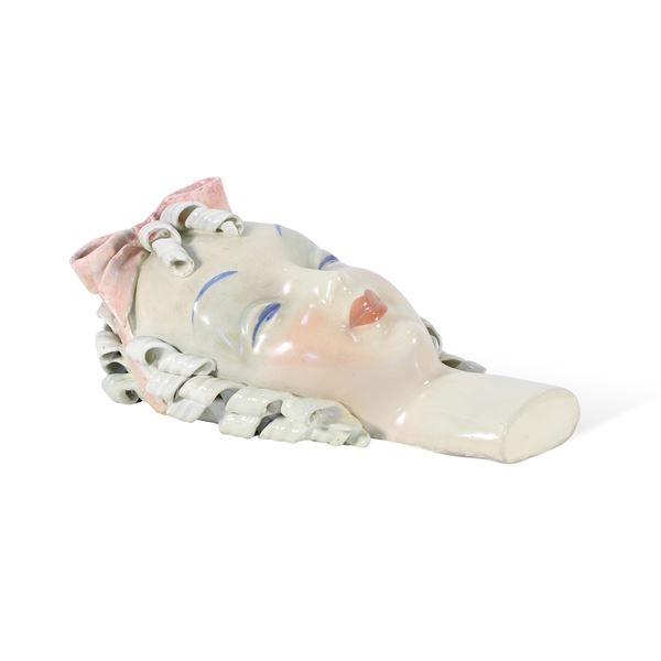 Scultura in porcellana smaltata