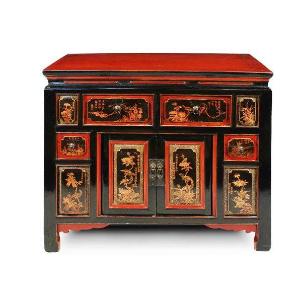 Credenza in legno laccato
