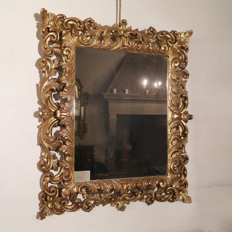 ♦ Specchiera in legno dorato  (Italia, XX sec.)  - Asta Gli Arredi di Villa "Le Marchesane" - San Luca Casa d'Aste
