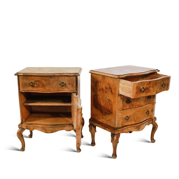 Coppia di comodini in legno