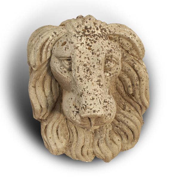 Testa di leone in pietra