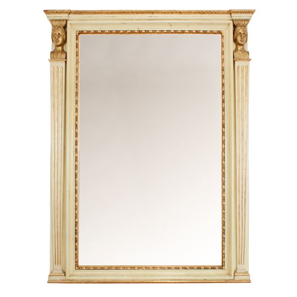 Grande specchiera in legno laccato e dorato