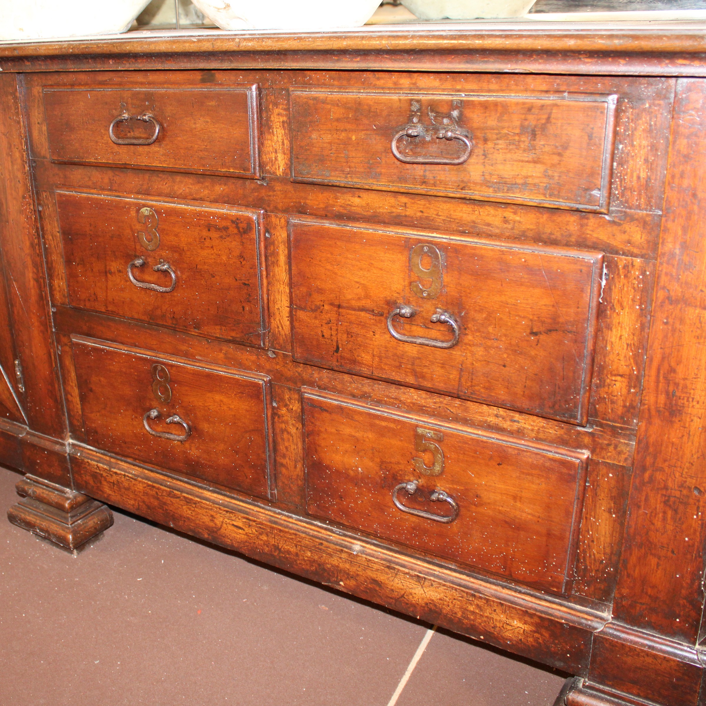 ♦ Credenza in Noce