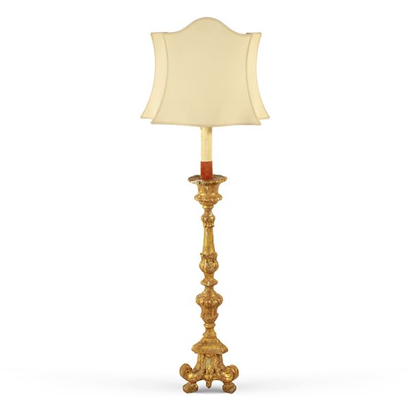 Torciere elettrificato in legno dorato